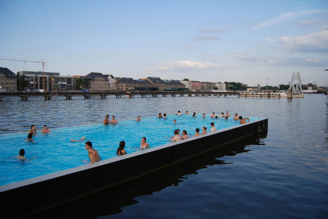 Badeschiff Berlin (1) Badeschiff Berlin