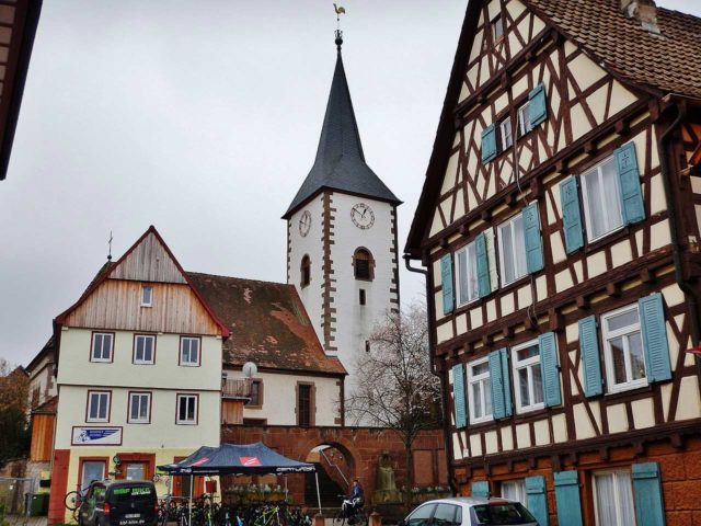 Mautirtiuskriche Bombenglocke Wiernsheim
