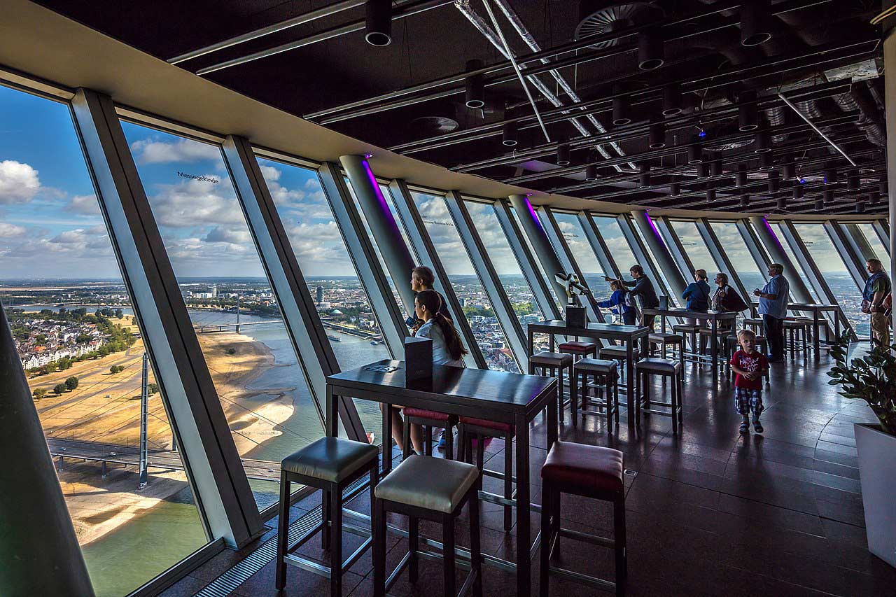 Rheinturm Düsseldorf Restaurant Aussicht (3) | Deutschland mal anders
