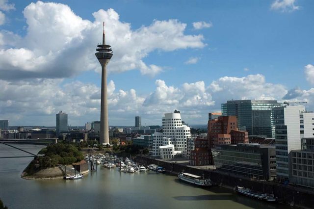 Rheinturm Lichtpegel Dezimaluhr (1) Rheinturm Lichtpegel Dezimaluhr