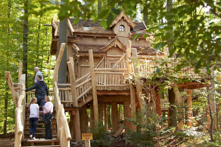 Baumhaushotel „Tripsdrill“ (mit Erlebnispark)