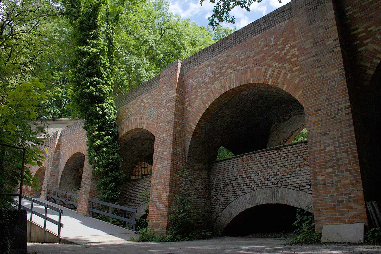 Aquädukt am Roten Tor