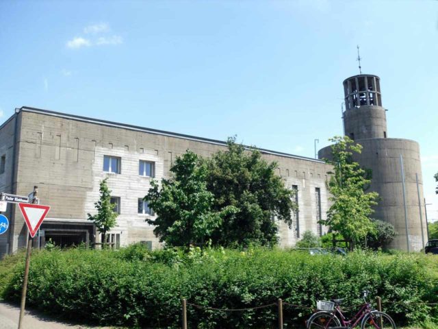 Bunkerkirche Sankt Sakrament in Düsseldorf (1) Bunkerkirche Sankt Sakrament in Düsseldorf
