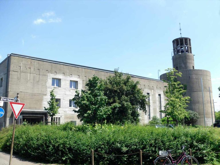 Die Bunkerkirche Sankt Sakrament in Düsseldorf