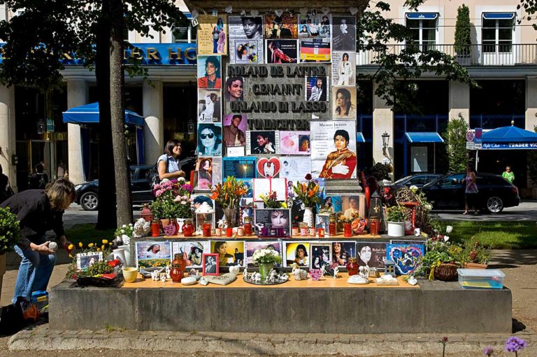 Das Orlando di Lasso / Michael Jackson Denkmal in München
