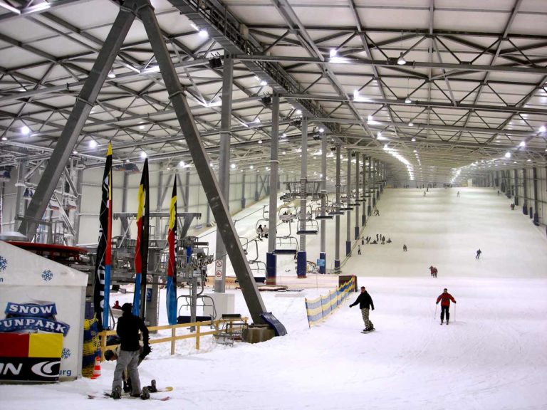 Die Skihalle „Alpincenter Hamburg-Wittenburg“