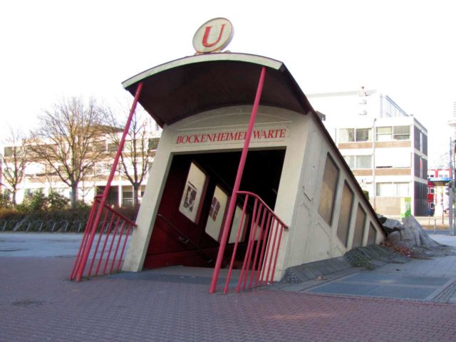 Waggon Eingang U Bahn Bockenheimer Warte Frankfurt