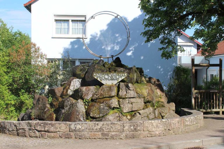Das Rhönrad-Denkmal in Schönau