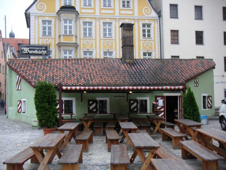Restaurants In Der Nähe Von Regensburg Der älteste Fastfood der Welt: das Wurstkuchl Regensburg | Deutschland