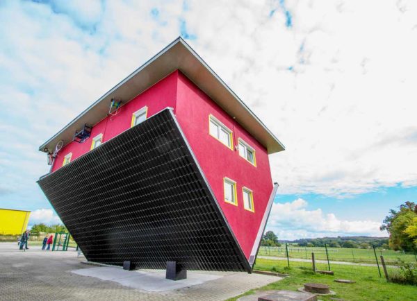 Das auf dem Kopf stehende Haus „HausKopfüber“ in Putbus