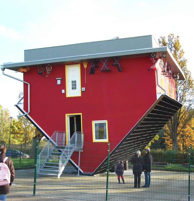 Das auf dem Kopf stehende Haus „HausKopfüber“ in Putbus